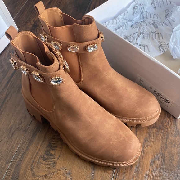 Follow Me Boots - Picture 2 of 6